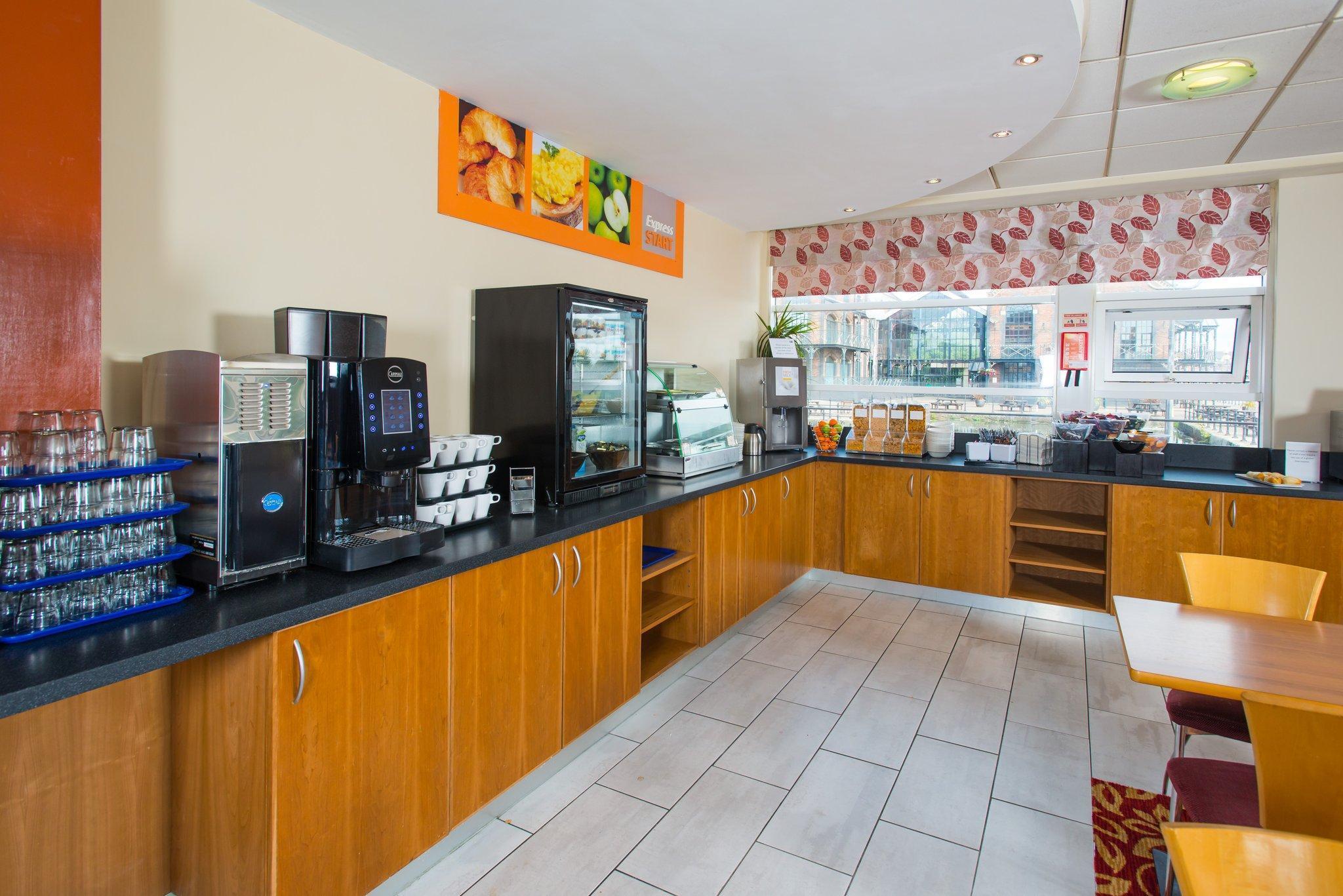 Holiday Inn Express Cardiff Bay By Ihg Luaran gambar