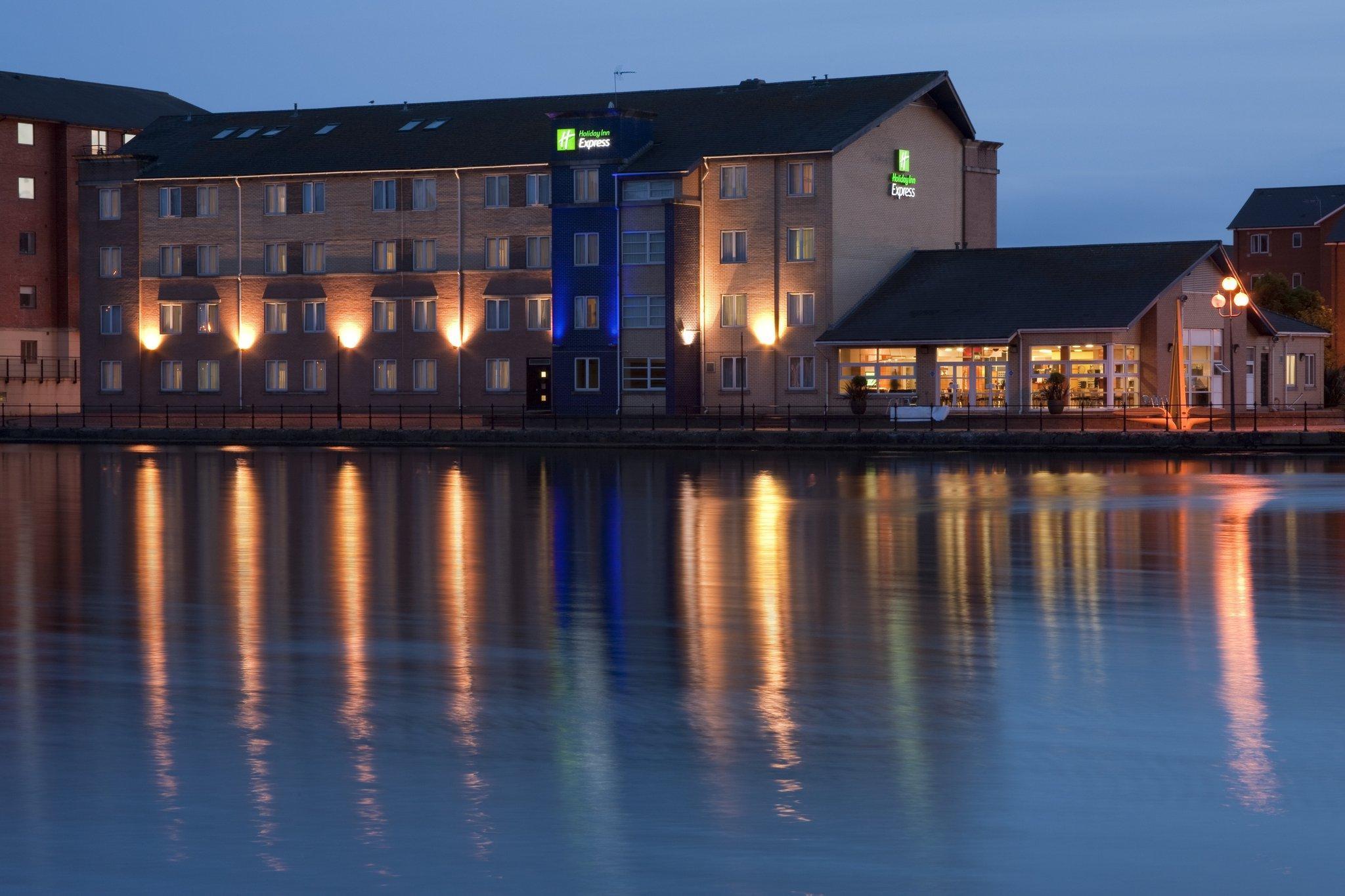 Holiday Inn Express Cardiff Bay By Ihg Luaran gambar